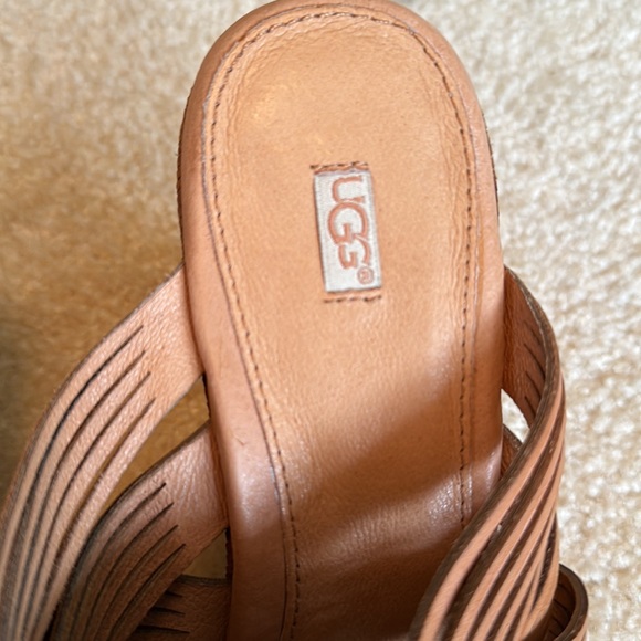 Ugg Wedges size 8.5 - Picture 3 of 4